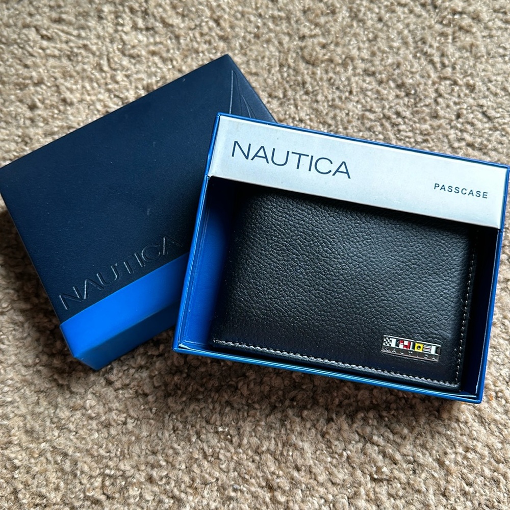 MEN’S NAUTICA BIFOLD PASSCASE  BLACK GENUINE LEATHER WALLET. NWT
